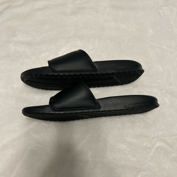 Nike Slides - Picture 2 of 4